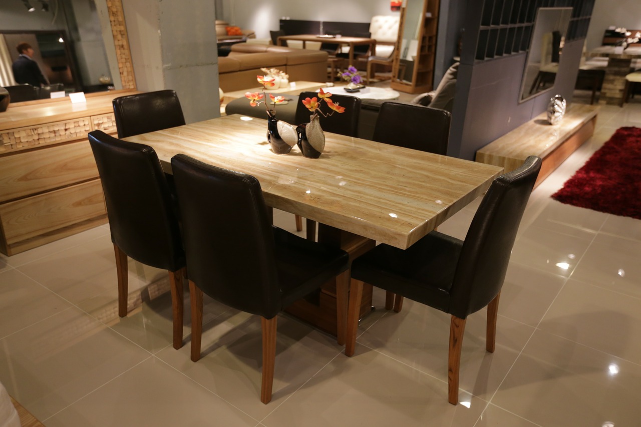 Idealne stoły – stoły lakierowane i szklane